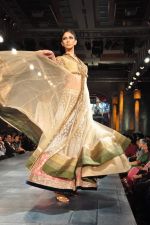 Model walks the ramp for Manish Malhotra Designs at Mijwan Sonnets in Fabric 2012 in Grand Hyatt, Mumbai on 3rd Sept 2012 (122).JPG